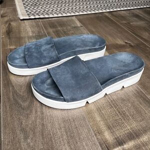 Stuart weitzman flip flops